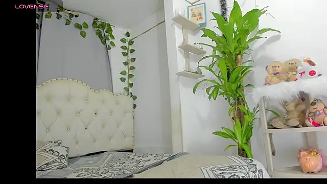 Snapshot of khalyn_jenner chatting on 11-06-25, 11:37 khalyn jenner online show from 11-06-25, 11:37