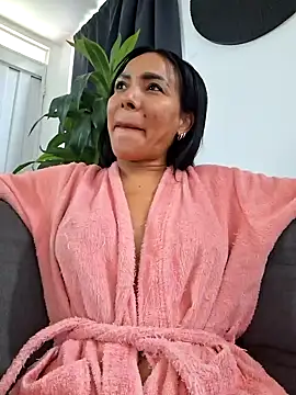Snapshot of Doll_Loren chatting on 04-20-26, 07:59 Doll Loren online show from 04-20-26, 07:59
