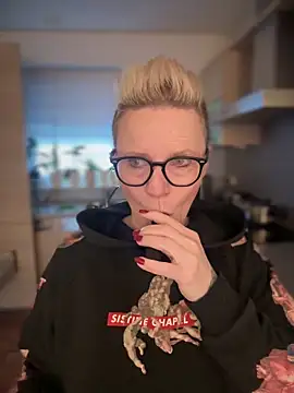 German Milf online show from 01-21-25, 09:46