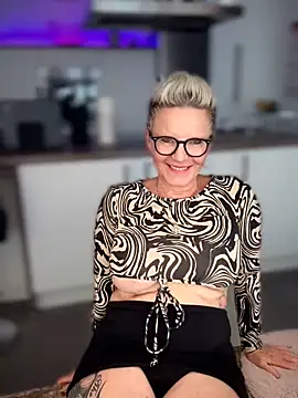 German Milf online show from 10-07-25, 01:30