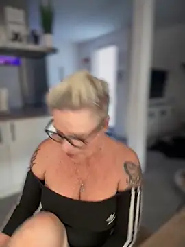 German Milf online show from 10-14-25, 01:23