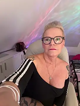 German Milf online show from 11-03-25, 01:45