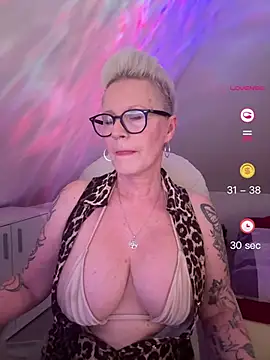 Snapshot of German_Milf chatting on 06-06-26, 01:16 German Milf online show from 06-06-26, 01:16