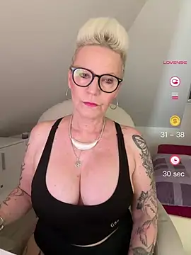 Snapshot of German_Milf chatting on 06-07-26, 12:42 German Milf online show from 06-07-26, 12:42