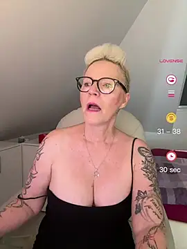 Snapshot of German_Milf chatting on 06-08-26, 09:31 German Milf online show from 06-08-26, 09:31
