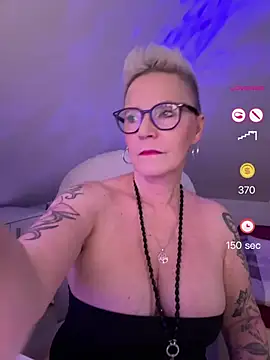 Snapshot of German_Milf chatting on 06-11-26, 01:20 German Milf online show from 06-11-26, 01:20