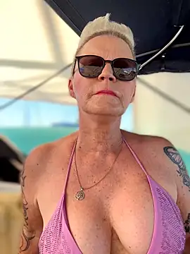 Snapshot of German_Milf chatting on 06-20-26, 10:18 German Milf online show from 06-20-26, 10:18