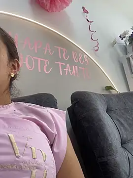 daniela henao online show from 05-28-26, 04:37