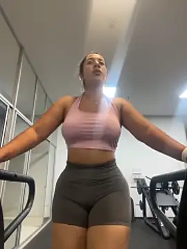 daniela henao online show from 06-12-26, 01:48
