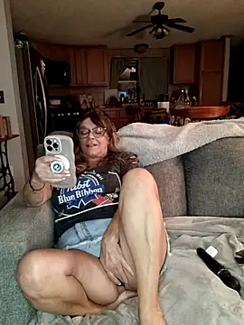 Snapshot of cowgirlc chatting on 03-19-25, 03:30 cowgirlc online show from 03-19-25, 03:30