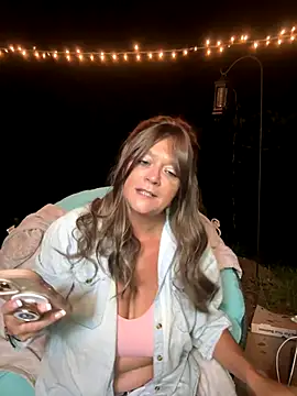 Snapshot of cowgirlc chatting on 09-25-25, 01:53 cowgirlc online show from 09-25-25, 01:53