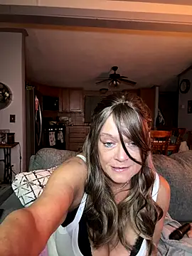 Snapshot of cowgirlc chatting on 09-28-25, 03:01 cowgirlc online show from 09-28-25, 03:01