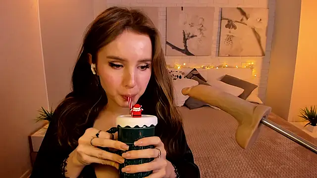 Snapshot of Betty_June chatting on 02-05-25, 02:08 Betty June online show from 02-05-25, 02:08