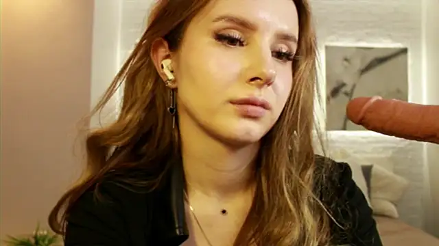 Snapshot of Betty_June chatting on 03-08-25, 12:22 Betty June online show from 03-08-25, 12:22