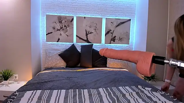 Snapshot of Betty_June chatting on 11-28-25, 08:33 Betty June online show from 11-28-25, 08:33