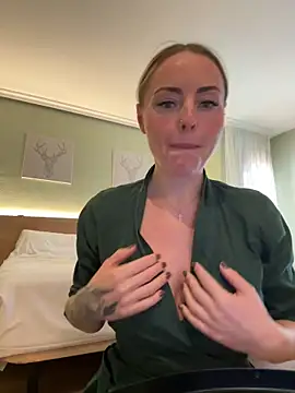 EmaSalis online show from 10-27-25, 09:02