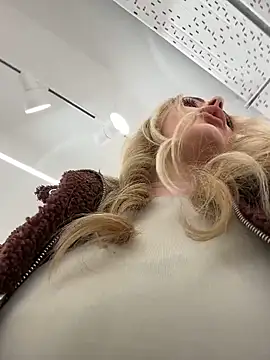 Snapshot of EmaSalis chatting on 02-06-26, 09:12 EmaSalis online show from 02-06-26, 09:12