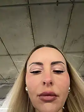 Snapshot of EmaSalis chatting on 02-17-26, 09:50 EmaSalis online show from 02-17-26, 09:50