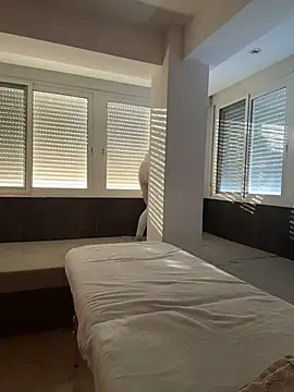 Snapshot of EmaSalis chatting on 02-19-26, 07:48 EmaSalis online show from 02-19-26, 07:48