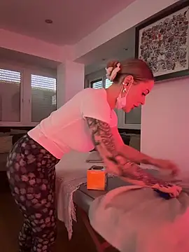 Snapshot of EmaSalis chatting on 02-20-26, 12:05 EmaSalis online show from 02-20-26, 12:05