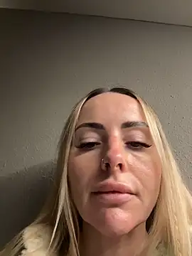 Snapshot of EmaSalis chatting on 03-02-26, 08:21 EmaSalis online show from 03-02-26, 08:21