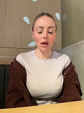 Snapshot of EmaSalis chatting on 03-03-26, 10:54 EmaSalis online show from 03-03-26, 10:54