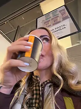 Snapshot of EmaSalis chatting on 03-06-26, 08:22 EmaSalis online show from 03-06-26, 08:22