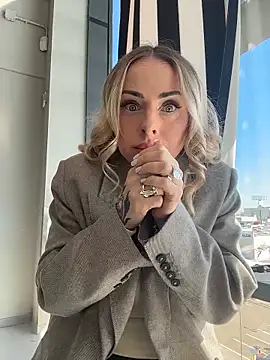 Snapshot of EmaSalis chatting on 03-09-26, 10:30 EmaSalis online show from 03-09-26, 10:30