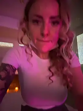 Snapshot of EmaSalis chatting on 03-15-26, 09:04 EmaSalis online show from 03-15-26, 09:04