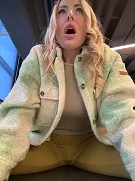 Snapshot of EmaSalis chatting on 03-17-26, 08:50 EmaSalis online show from 03-17-26, 08:50