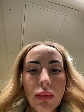 Snapshot of EmaSalis chatting on 03-22-26, 02:09 EmaSalis online show from 03-22-26, 02:09