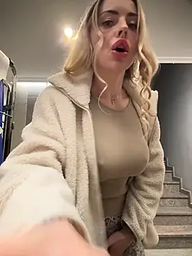 Snapshot of EmaSalis chatting on 03-23-26, 08:18 EmaSalis online show from 03-23-26, 08:18