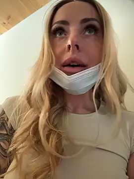 Snapshot of EmaSalis chatting on 03-27-26, 01:22 EmaSalis online show from 03-27-26, 01:22