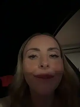 Snapshot of EmaSalis chatting on 04-10-26, 11:48 EmaSalis online show from 04-10-26, 11:48