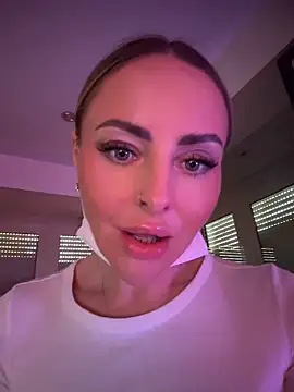 Snapshot of EmaSalis chatting on 04-11-26, 09:57 EmaSalis online show from 04-11-26, 09:57