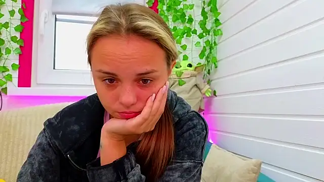 Misss Vikk online show from 09-21-25, 06:26