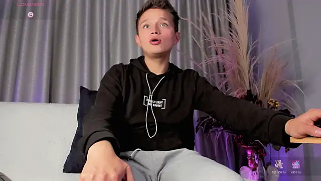 Snapshot of Tim_wolf chatting on 03-23-25, 05:00 Tim wolf online show from 03-23-25, 05:00