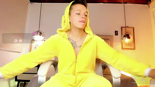 Snapshot of Tim_wolf chatting on 11-21-25, 09:24 Tim wolf online show from 11-21-25, 09:24