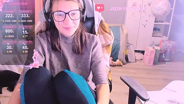 Snapshot of MollyLollipop chatting on 11-10-25, 01:59 MollyLollipop online show from 11-10-25, 01:59