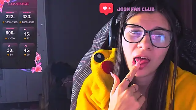 Snapshot of MollyLollipop chatting on 11-25-25, 04:51 MollyLollipop online show from 11-25-25, 04:51