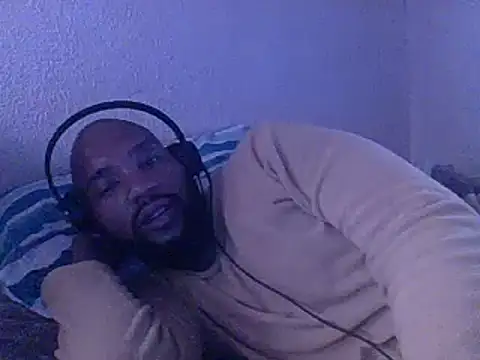 Snapshot of KAYBEEDEFREAK chatting on 02-14-25, 03:15 KAYBEEDEFREAK online show from 02-14-25, 03:15