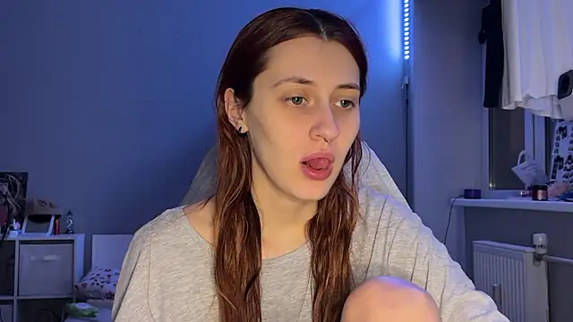 Uniarten online show from 10-28-25, 06:10