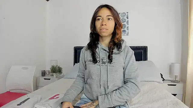 ZulyMichels online show from 02-19-25, 12:44