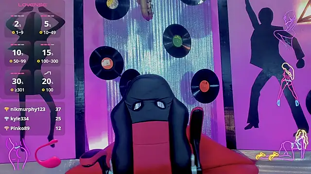 nickyminach  online show from 10-31-25, 07:15