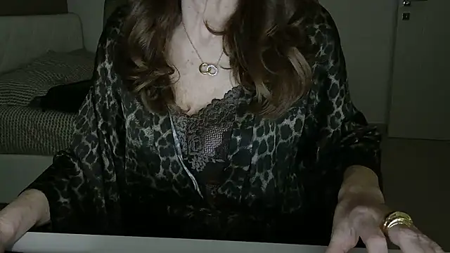 Snapshot of amara_2022 chatting on 05-09-26, 08:36 amara 2022 online show from 05-09-26, 08:36