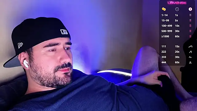 Snapshot of DominantTheo chatting on 12-12-24, 02:48 DominantTheo online show from 12-12-24, 02:48