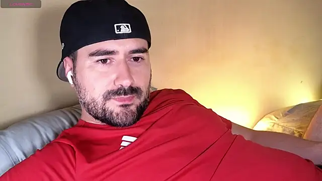 Snapshot of DominantTheo chatting on 11-23-25, 04:23 DominantTheo online show from 11-23-25, 04:23