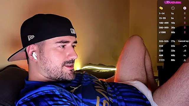 Snapshot of DominantTheo chatting on 11-30-25, 03:43 DominantTheo online show from 11-30-25, 03:43