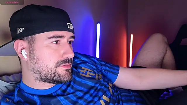 DominantTheo online show from 04-10-26, 03:23