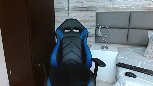 Snapshot of oliver__brown chatting on 12-31-24, 10:01 oliver brown online show from 12-31-24, 10:01